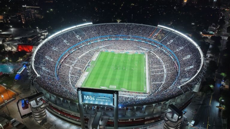 La FIFA sancionaría a la AFA por cantos discriminatorios ante Brasil: sin público ante Colombia?