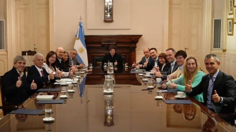 Javier Milei encabezó una nueva reunión de Gabinete y siguió de cerca el paro de la CGT