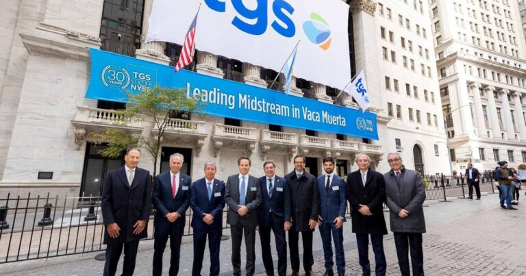 Privatizaciones: el Gobierno extiende por 20 años concesiones de gas, la condición que esperaba YPF para vender una empresa clave