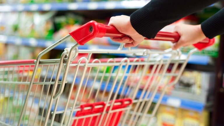 Comprá con ahorro! Llegaron las rebajas a este supermercado y podés aprovechar descuentos de hasta el 60%