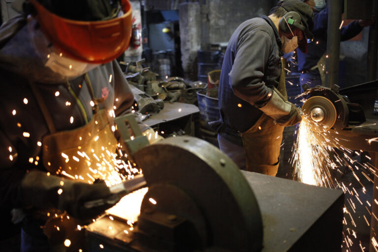 La industria no avanza, datos magros en junio